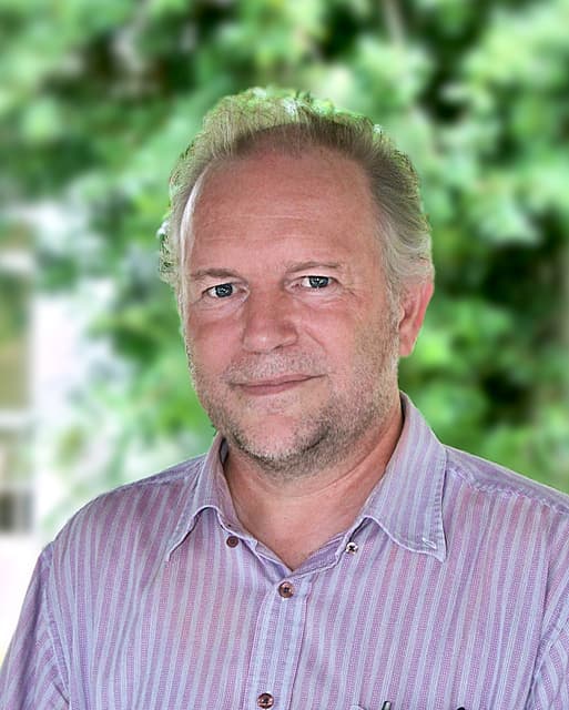 Professor Dr Ferry Slik